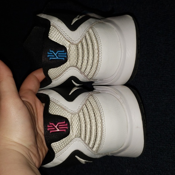 Nike Kyrie Infinity South Beach - Picture 3 of 5